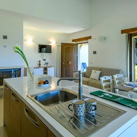 Acquanera 6, Emma Villas