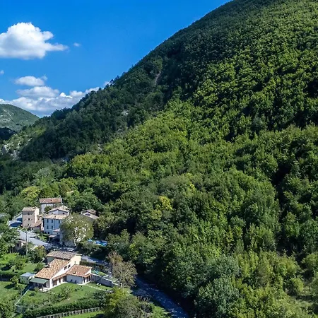 Acquanera 6, Emma Villas Piobbico